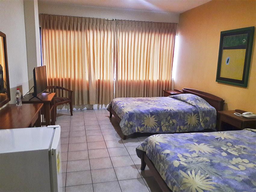Hostal Solar Del Puerto Machala Exterior photo