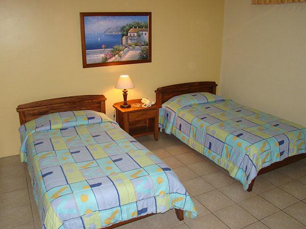 Hostal Solar Del Puerto Machala Exterior photo