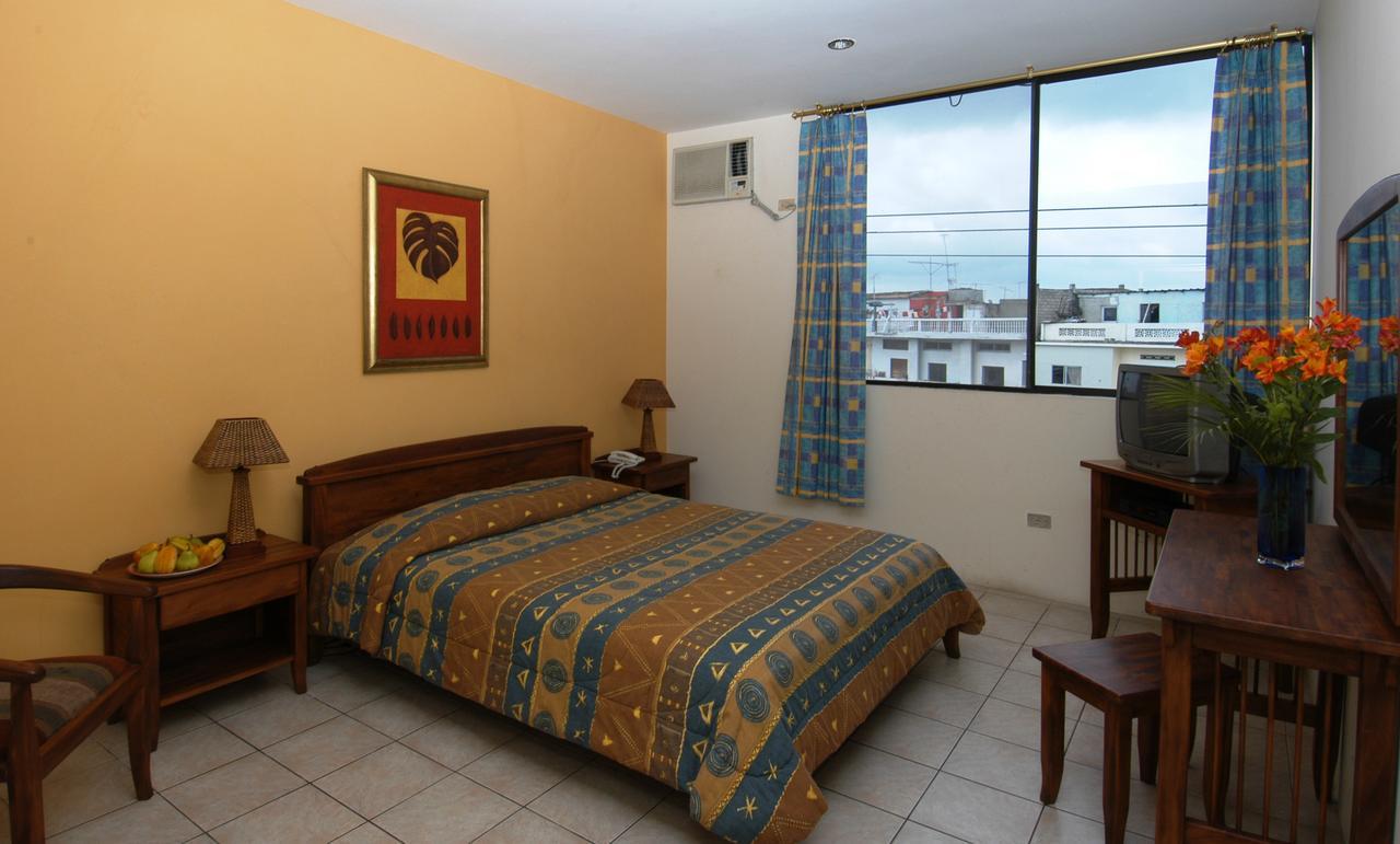 Hostal Solar Del Puerto Machala Exterior photo